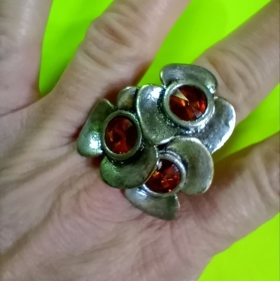 Silvertone amber color Rivoli flower 🌸 floral stretch adjustable ring - Picture 4 of 5